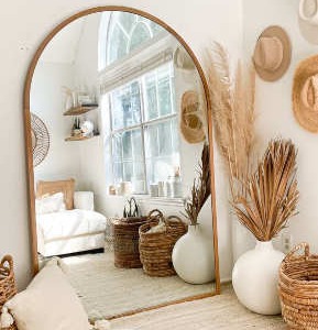 Arredare con gli specchi: luminosità e stile in tutta la casa