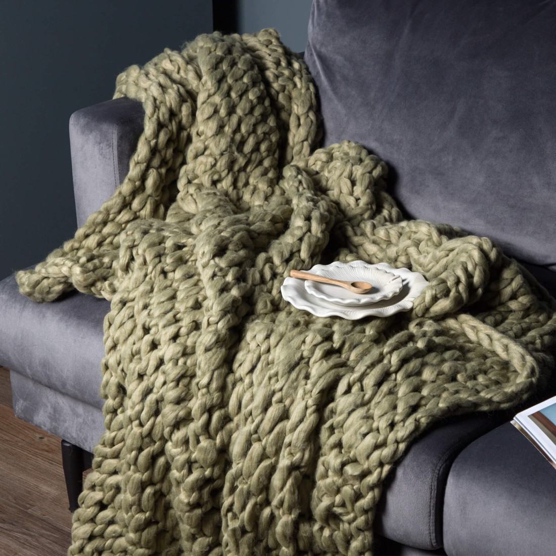 Ibisco - Decorative green throw with a raw texture